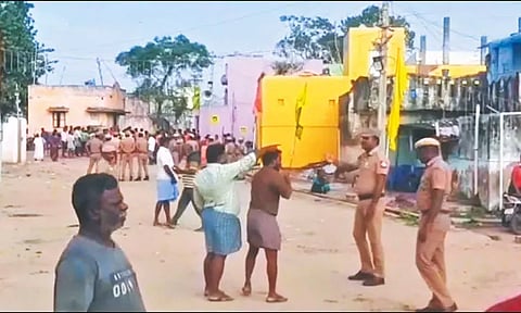 பழவேற்காட்டில் மீன் பிடிப்பதில் தகராறு: மீனவர்களிடையே மோதல்; 6 பேர் படுகாயம்