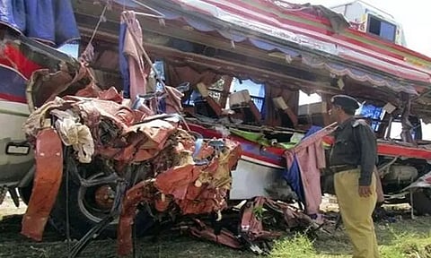 பாகிஸ்தானில் கடும் பனி மூட்டம்: பஸ்கள் நேருக்கு நேர் மோதல்: 8 பேர் பலி; 23 பேர் காயம்