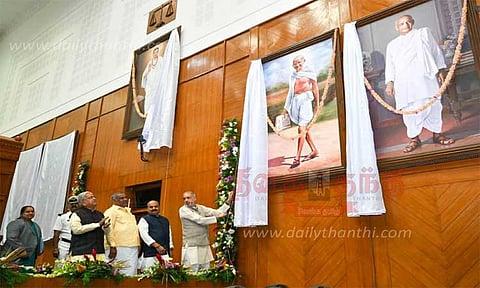 கர்நாடக சட்டசபையில் வீரசாவர்க்கர், விவேகானந்தர் உள்பட 7 தலைவர்களின் படங்கள் திறப்பு