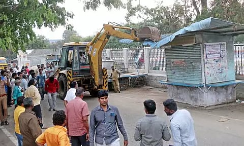 தள்ளுவண்டி, நடைபாதை கடைகள் அகற்றம்