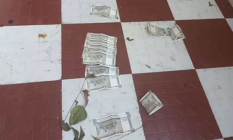 திருடிய பணத்தை ஒரு வாரம் கழித்து கோவிலில் வீசி சென்ற மர்ம நபர்