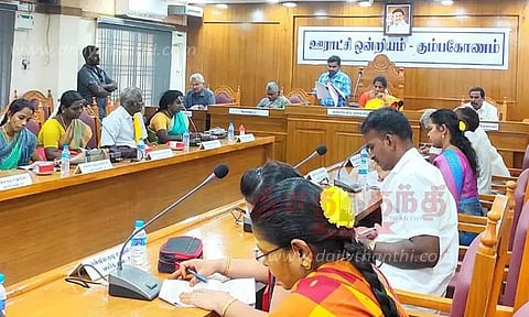 அ.தி.மு.க. உறுப்பினர்கள் வெளிநடப்பு