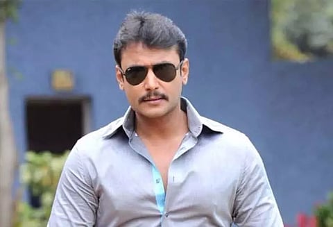 அதிர்ஷ்ட தேவதை குறித்து சர்ச்சை கருத்து: நடிகர் தர்ஷன் மீது செருப்பு வீச்சு