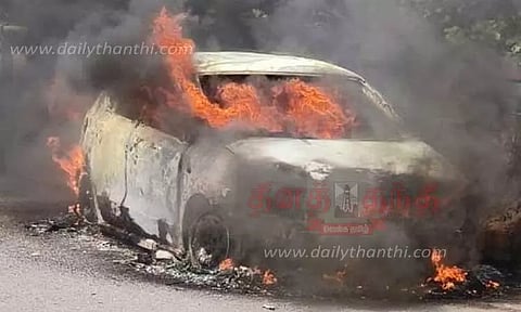 ஓடும் காரில் திடீர் 'தீ'; டிரைவர் உயிர் தப்பினார்