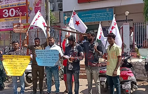 ஆன்லைன் சூதாட்டத்தை தடை செய்யக்கோரி இந்திய ஜனநாயக வாலிபர் சங்கத்தினர் தூக்கு கயிற்றுடன் ஆர்ப்பாட்டம்