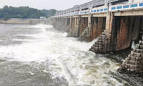 பூண்டி ஏரியில் இருந்து தண்ணீர் திறப்பு வினாடிக்கு 1,000 கனஅடியாக குறைப்பு