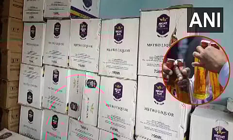 விஷ சாராயத்திற்கு 82 பேரை பலி கொண்ட பீகாரில், 8 ஆயிரம் லிட்டர் மதுபானம் குடோனில் பதுக்கல்