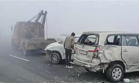 வடமாநிலங்களில் கடும் பனிப்பொழிவால் தொடரும் விபத்துகள்: 3 பேர் பலி; பலர் படுகாயம்