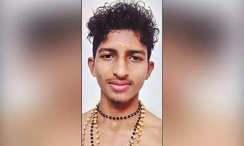 திருவல்லிக்கேணி அரசு விடுதியில் கல்லூரி மாணவர் தூக்குப்போட்டு தற்கொலை