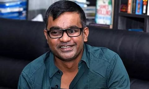 கதை எழுதும் பிசியில் செல்வராகவன் - வைரலாகும் டுவீட்