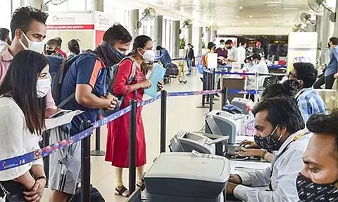 ஒமைக்ரான் மாறுபாடு: விமான நிலையங்களில் மீண்டும் கொரோனா பரிசோதனை - மத்திய அரசுக்கு, தமிழக அரசு கடிதம்