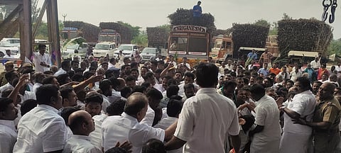 பாலக்கோடு கூட்டுறவு சர்க்கரை ஆலையில் கரும்பு அரவை தொடங்குவது குறித்து தி.மு.க.-அ.தி.மு.க.வினரிடையே தள்ளுமுள்ளு