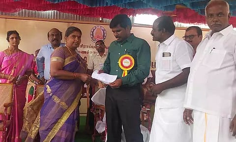 திருவெள்ளறையில் அரசு ஆரம்ப சுகாதார நிலையம் அமைக்க கோரி சிறப்பு மனுநீதிநாள் முகாமில் கலெக்டரிடம் ஊராட்சி தலைவர் லதா கதிர்வேலு மனு