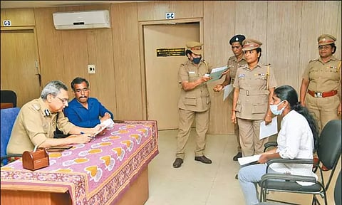 தமிழகம் முழுவதும் ஒரே நாளில் 2,604 பேரின் குறைகளை கேட்டு போலீசார் நடவடிக்கை