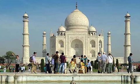 தாஜ்மஹாலை பார்வையிட வரும் அனைத்து சுற்றுலா பயணிகளுக்கும் கொரோனா பரிசோதனை கட்டாயம்