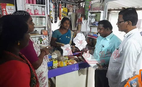 பிளாஸ்டிக் பைகள் பறிமுதல்