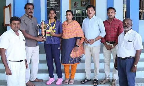 பட்டிவீரன்பட்டி பள்ளி மாணவிக்கு பாராட்டு