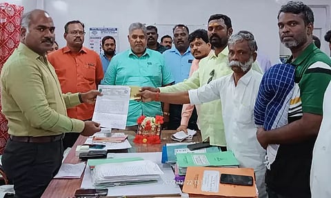 கரிதுகள்களை கட்டுப்படுத்த வேண்டும்