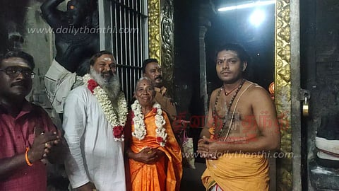 தாயின் ஆசையை நிறைவேற்ற ஸ்கூட்டரில் என்ஜினீயர் ஆன்மிக பயணம்