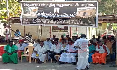 திருமங்கலம் அருகே பதிவாளர் அலுவலகத்தை மாற்ற எதிர்ப்பு; பொதுமக்கள் உண்ணாவிரதம்