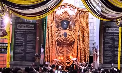 ஆஞ்சநேயர் ஜெயந்தி: 1,00,008 வடை மாலையில் காட்சி அளிக்கும் நாமக்கல் ஆஞ்சநேயர்...!