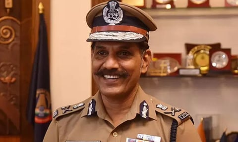 இருசக்கர வாகனங்களில் செல்லும் போது ஹெல்மெட் அணியாத போலீசார் மீது கடும் நடவடிக்கை - டிஜிபி சைலேந்திரபாபு எச்சரிக்கை