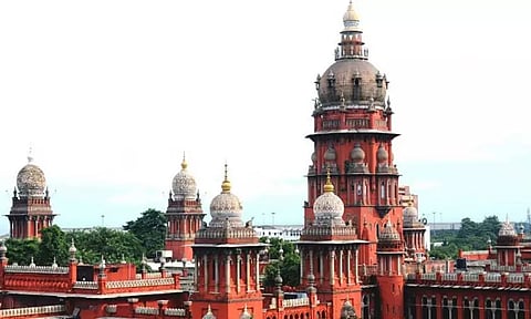 கள்ளக்குறிச்சி மாணவியின் செல்போனை தாமதிக்காமல் காவல்துறையிடம் ஒப்படைக்க வேண்டும் - சென்னை ஐகோர்ட்டு உத்தரவு