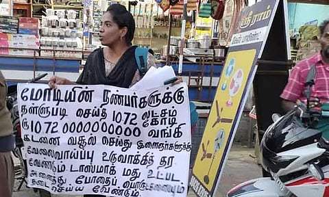 சட்டக்கல்லூரி மாணவி துண்டுபிரசுரம் வினியோகித்ததால் பரபரப்பு