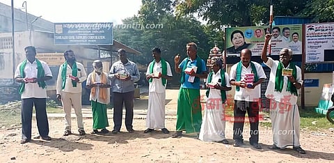 நேரடி நெல் கொள்முதல் நிலையங்களில் இனிப்பு வழங்கி கொண்டாட்டம்