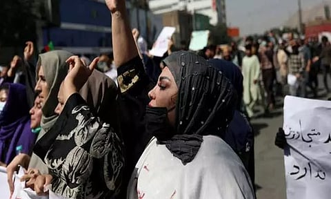 ஆப்கானில் உயர்கல்வி தடைக்கு எதிராக பெண்கள் போராட்டம்: தண்ணீரை பீய்ச்சியடித்து விரட்டியடிப்பு