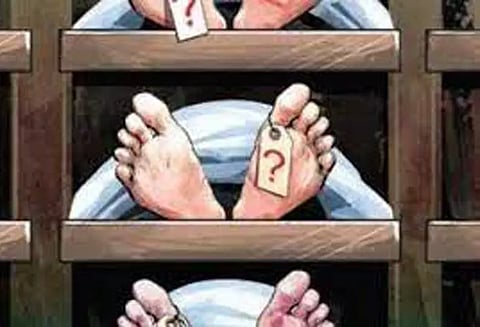 மகன் வாங்கிய கடனை கட்ட முடியாததால் விஷம் குடித்த பெற்றோர்: தாய் சாவு-தந்தைக்கு சிகிச்சை