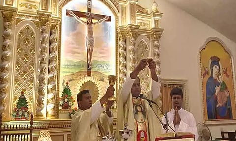 கிறிஸ்துமஸ் பண்டிகை கொண்டாட்டம்:தேவாலயங்களில் சிறப்பு பிரார்த்தனை