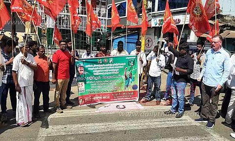 நாம் தமிழர் கட்சியினர் பிச்சை எடுக்கும் போராட்டம்