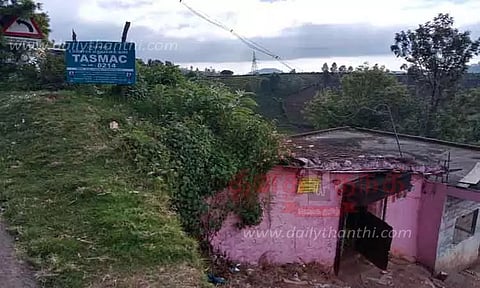 டாஸ்மாக் கடையை உடைத்து மதுபாட்டில்கள் திருட்டு