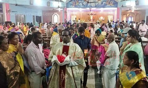 கிறிஸ்துமஸ் பண்டிகையை முன்னிட்டு தேவாலயங்களில் சிறப்பு பிரார்த்தனை