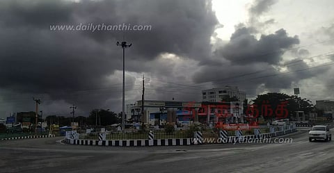 வானில் திரண்ட கருமேகங்கள்