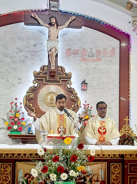 தேவாலயங்களில் சிறப்பு பிரார்த்தனை