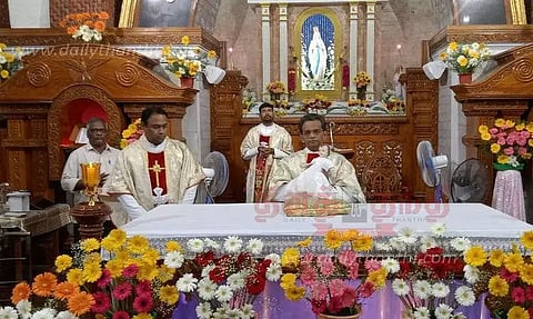 பூண்டி மாதா பேராலயத்தில் கிறிஸ்துமஸ் சிறப்பு திருப்பலி