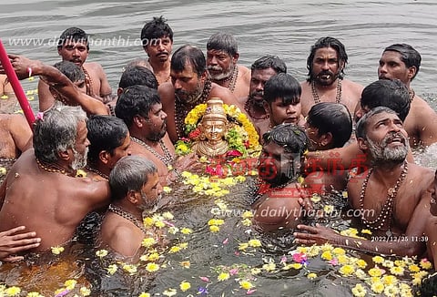 ஊஞ்சலூர் காவிரி ஆற்றில் அய்யப்பனுக்கு ஆராட்டு