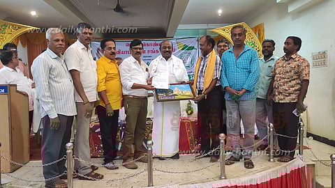 தமிழக முதல்-அமைச்சர் பொங்கல் தொகுப்பில் மளிகை பொருட்கள் வழங்காததை வணிகர் சங்கம் வரவேற்கிறது: விக்கிரமராஜா பேட்டி