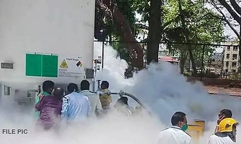 கொரோனா முன்னெச்சரிக்கை: தமிழகத்தில் ஆக்சிஜன் இருப்பு டாங்குகளை 80% நிரப்ப சுகாதாரத்துறை உத்தரவு