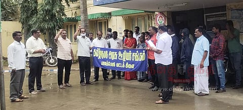 பாலக்கோட்டில் அரசு ஊழியர்கள் ஆர்ப்பாட்டம்