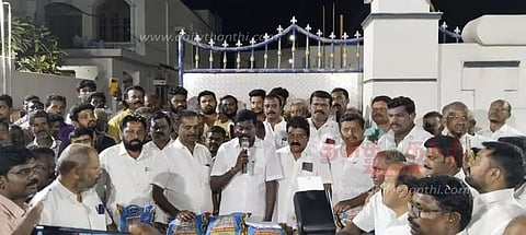 தி.மு.க. சார்பில் நலத்திட்ட உதவிகள்
