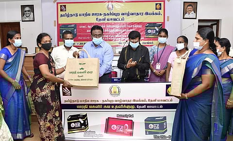 நாப்கின் விற்பனை மூலம்தொழில் முனைவோர்களை உருவாக்கும் திட்டம்:கலெக்டர் தொடங்கி வைத்தார்