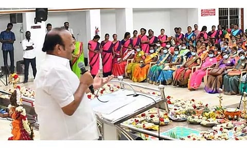 வடலூரில்சமுதாய வளைகாப்பு விழாஅமைச்சர் எம்.ஆர்.கே. பன்னீர்செல்வம் பங்கேற்பு