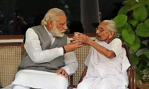 பிரதமர் மோடியின் தாயார் மருத்துவமனையில் அனுமதி