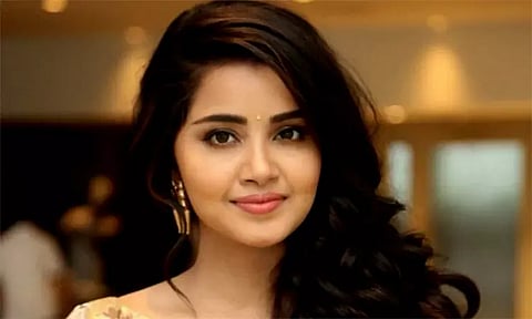 படங்கள் வெற்றியால் சம்பளத்தை உயர்த்திய நடிகை அனுபமா
