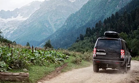 தாய்லாந்தில் காட்டு பயணத்தின் போது, மனைவியை மறந்துவிட்டுச் சென்ற கணவர்...நடுகாட்டில் தவித்த மனைவி..!