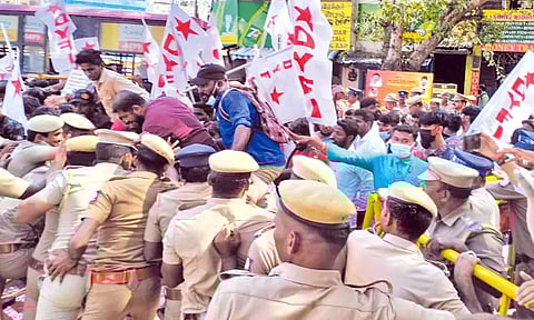 கிண்டியில் கவர்னர் மாளிகையை முற்றுகையிட முயன்ற 200 பேர் கைது