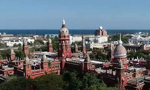 டிப்ளமோ முடித்து பொறியியல் பட்டம் பெற்றவர்களும் சட்டப்படிப்பிற்கு விண்ணப்பிக்கலாம் - ஐகோர்ட் உத்தரவு